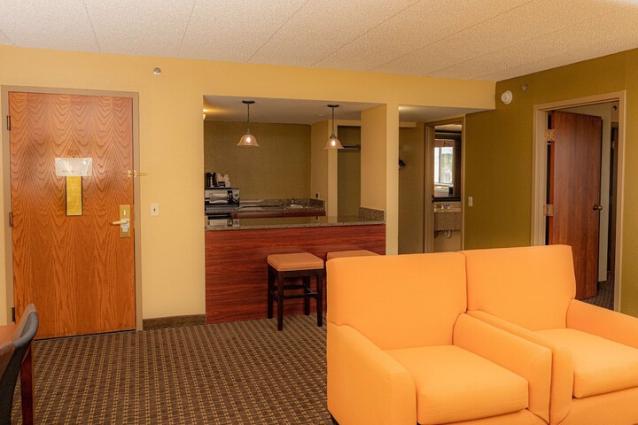 Room 13 of 28