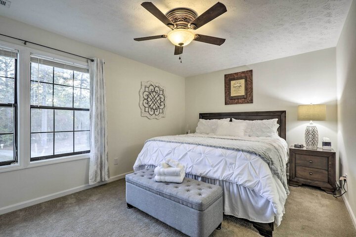 Modern Townhome w / Deck & Golf Course Views!