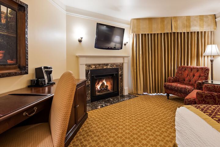 Room 8 of 16