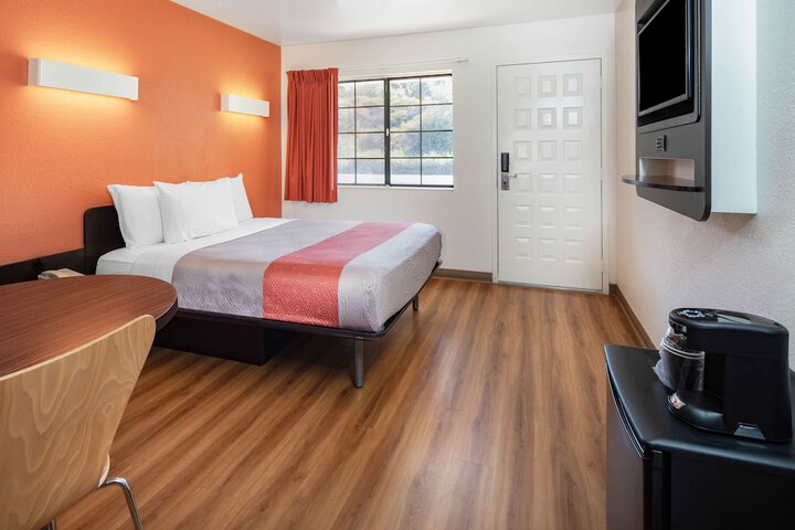 Motel 6 Thousand Oaks CA