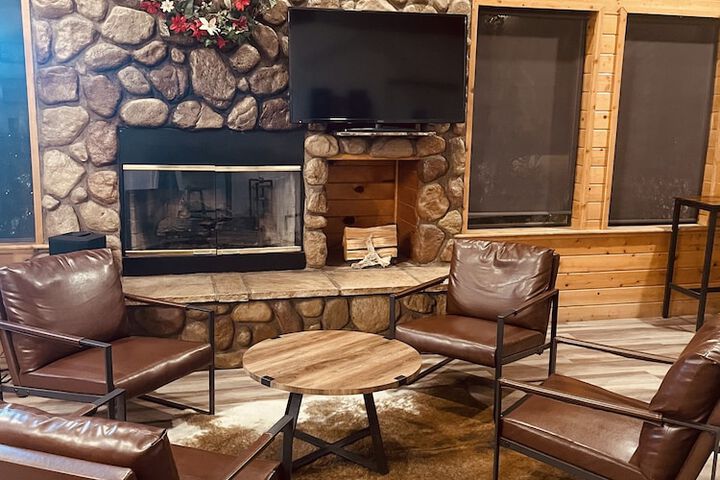 Majestic Mountain Inn