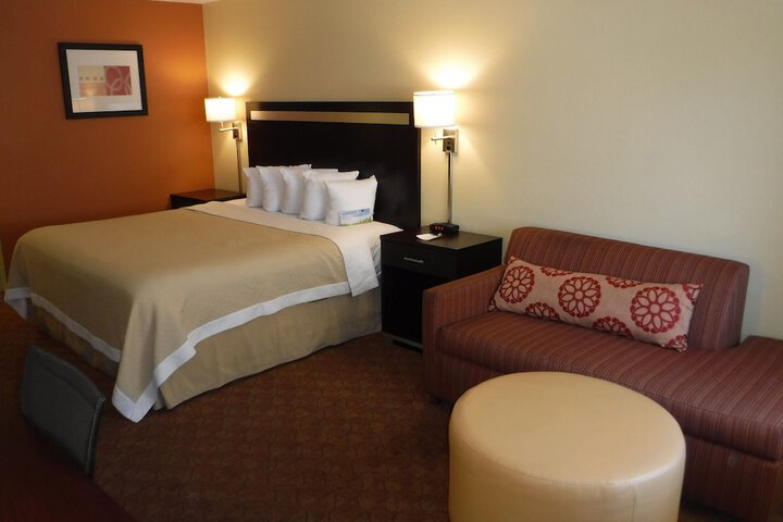 Room 10 of 16