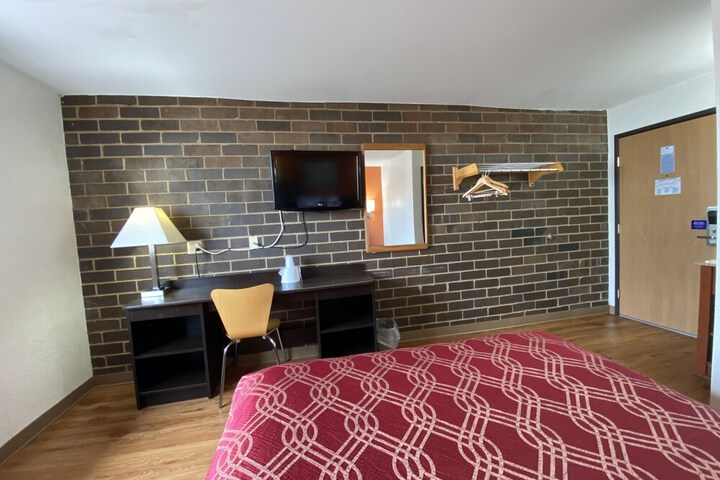 Room 30 of 34