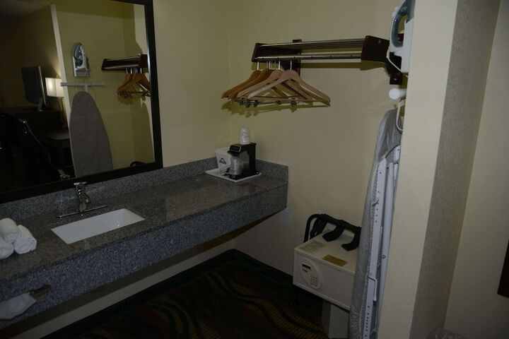 Room 16 of 23