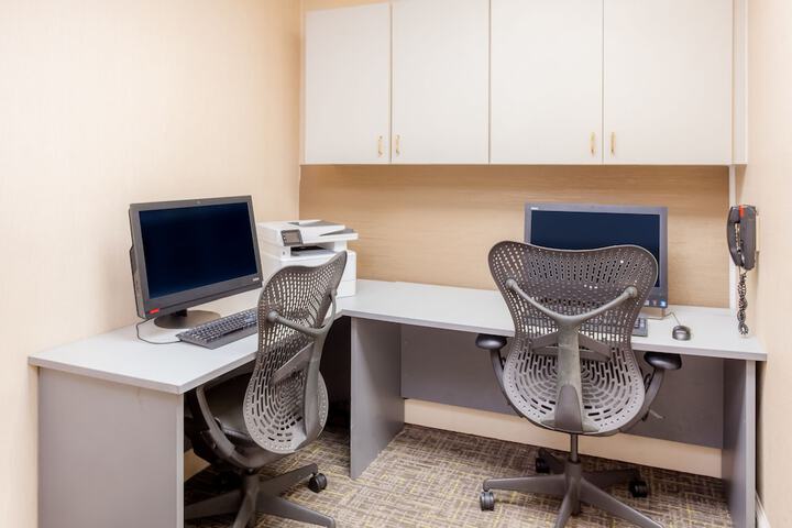 Business Center 105 of 110