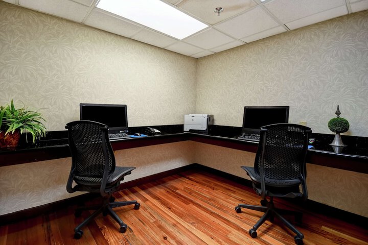 Business Center 44 of 46