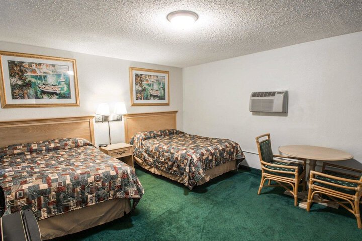 Room 6 of 16