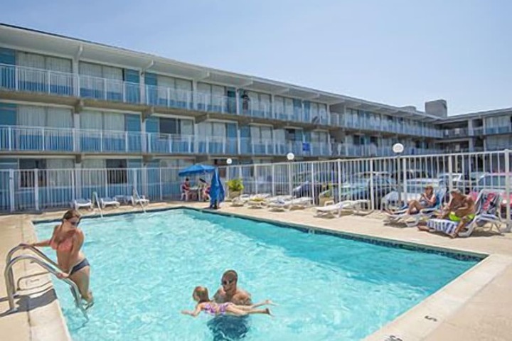 Pool 11 of 38