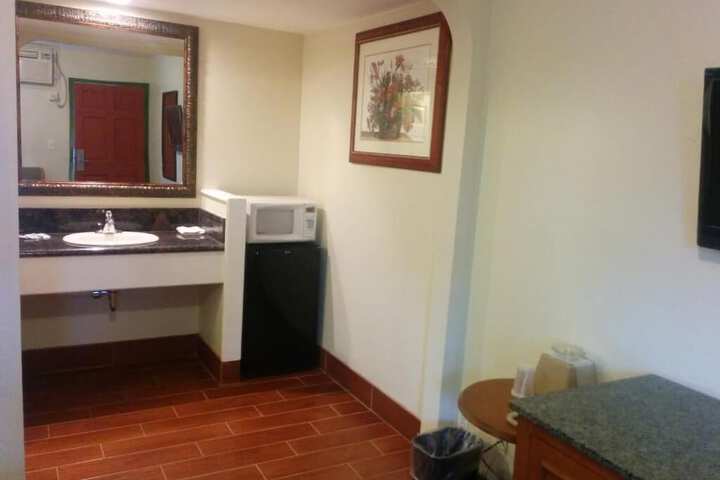 Room 5 of 8