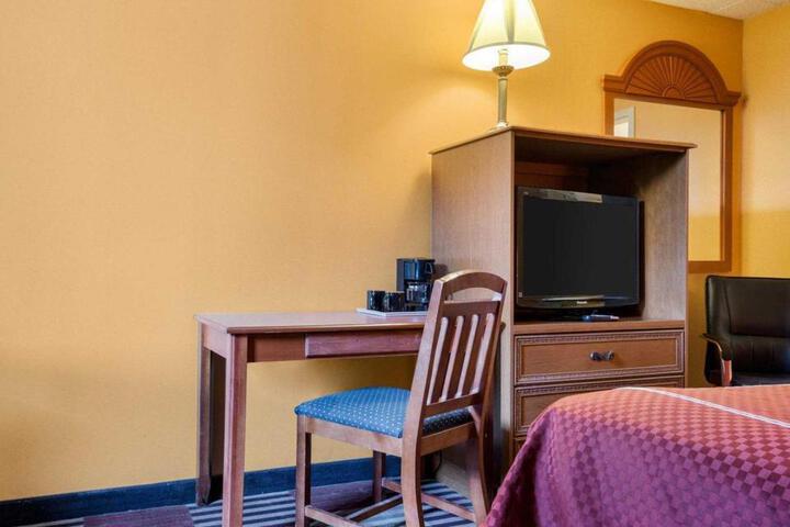 Rodeway Inn University