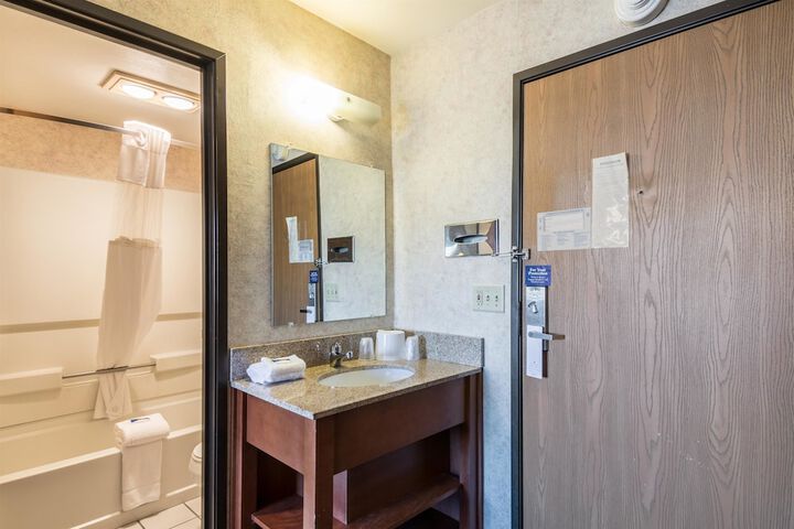 Room 12 of 40