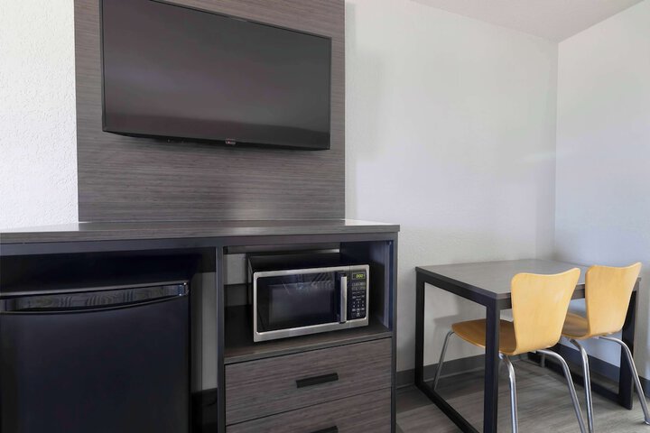 Room 15 of 27