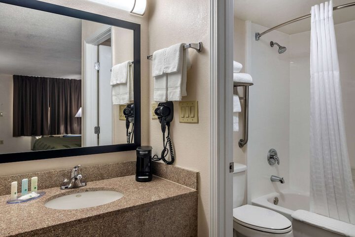 Room 12 of 25