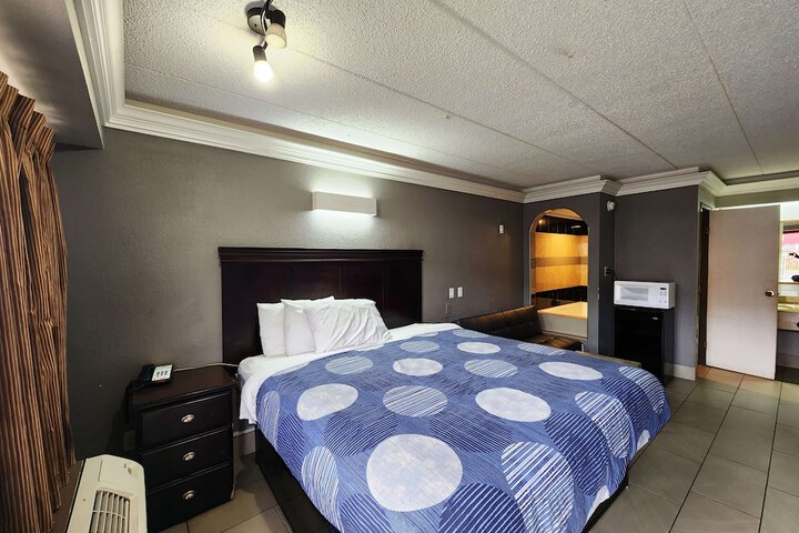 Room 12 of 67