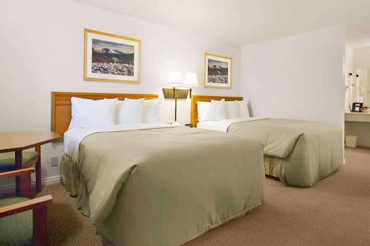 Room 11 of 24