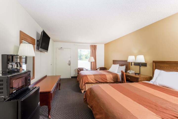 Room 6 of 14