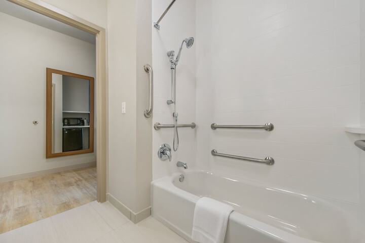 Holiday Inn Express & Suites Carrollton West by IHG