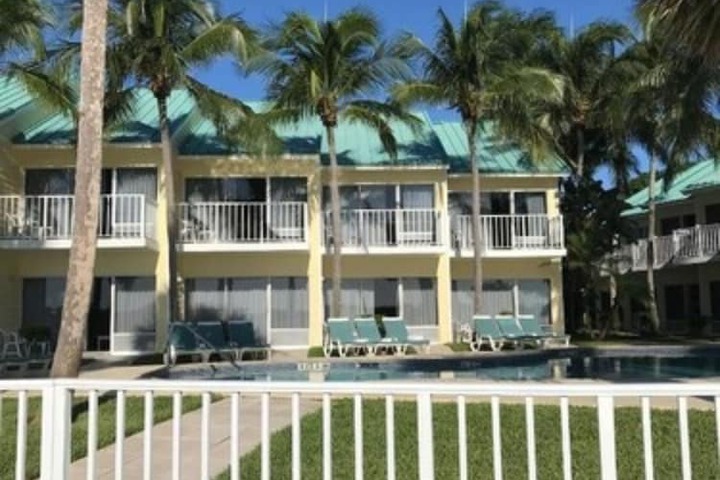 Sundeck 43 of 56