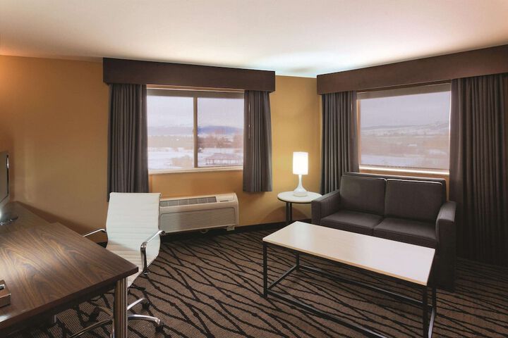 Room 32 of 50