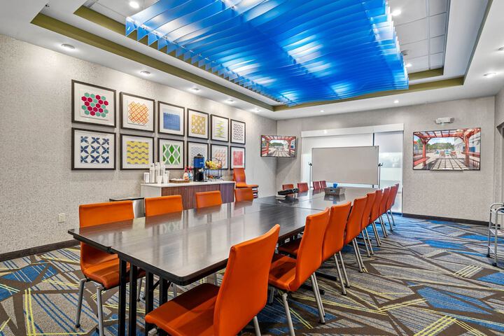 Holiday Inn Express & Suites Lakeland South by IHG
