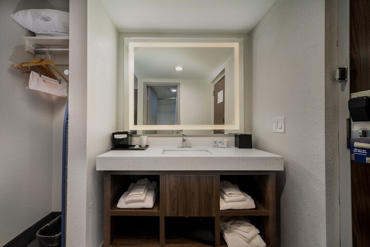 Room 60 of 108