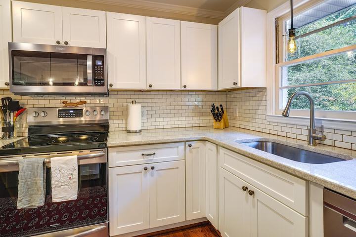 Southern Pines Vacation Rental w / Deck & Grill!