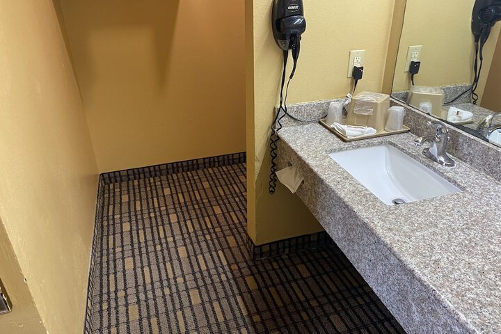 Room 4 of 6