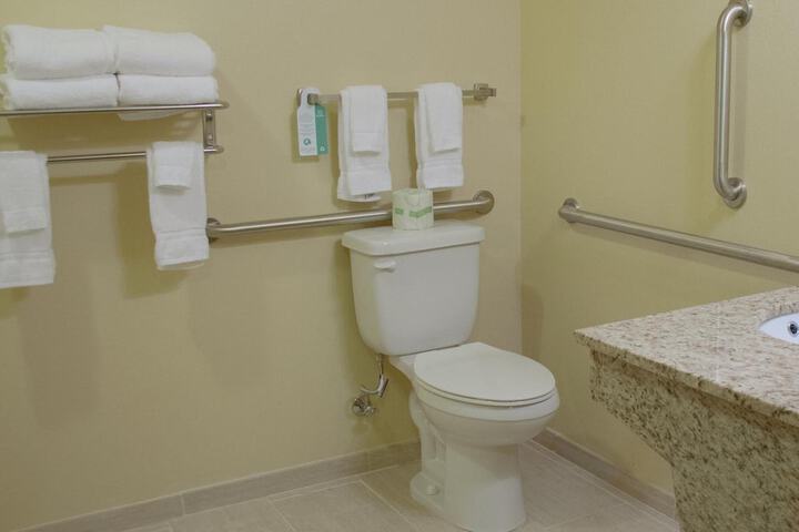 Room 42 of 111