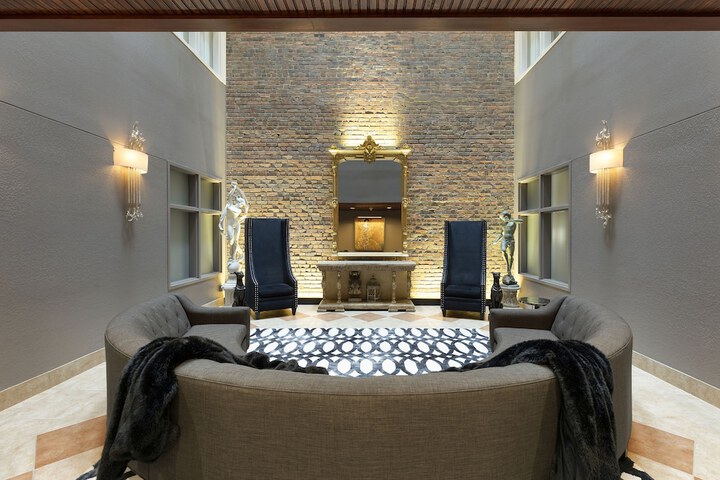 Des Lux Hotel