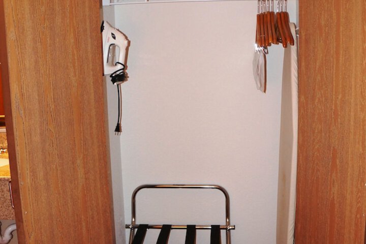 Room 16 of 54