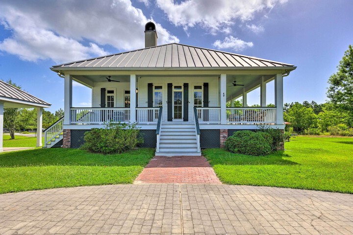 Bright Waveland Home - Walk to Beach Access!