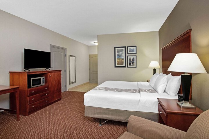 Room 17 of 36