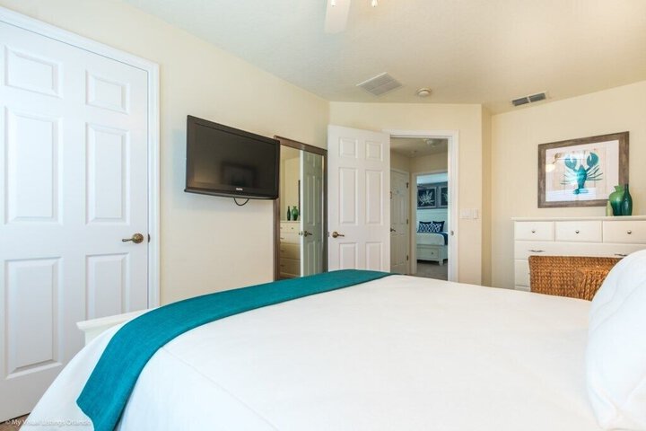 Room 18 of 32