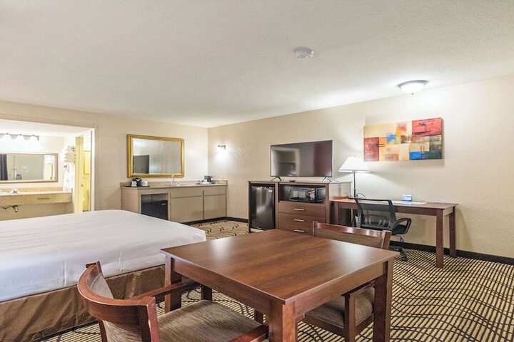 Room 17 of 31