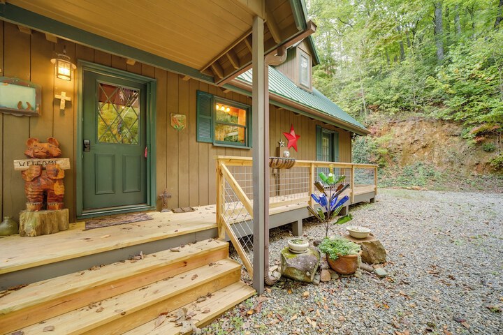 Robbinsville Vacation Rental w / Covered Balcony