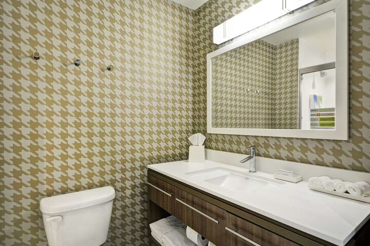 Room 33 of 45