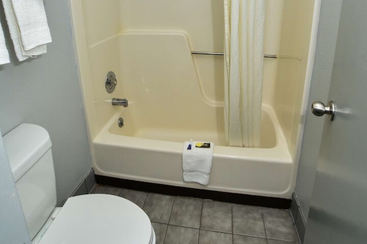 Room 14 of 28