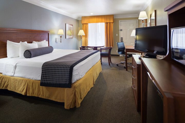 Room 16 of 25