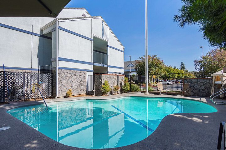 Pool 7 of 35