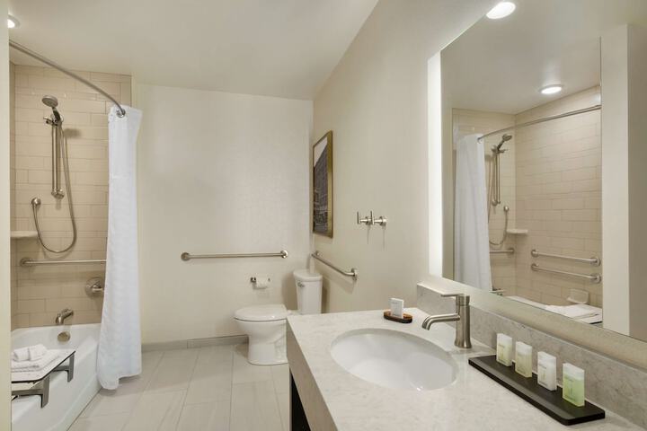 Embassy Suites by Hilton Syracuse Destiny USA