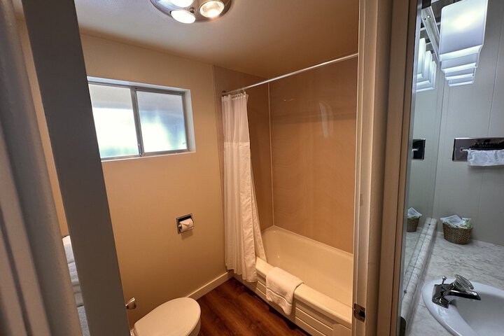 Room 55 of 181