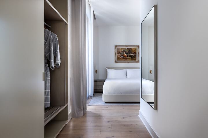 Room 52 of 123