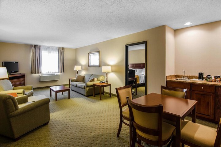 Quality Inn Summersville - New River Area