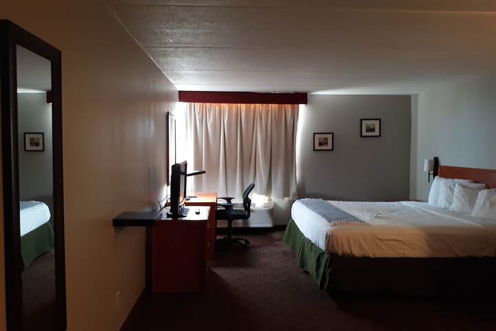 Room 35 of 76