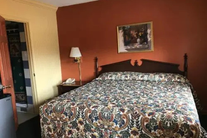 GREENLAWN MOTEL