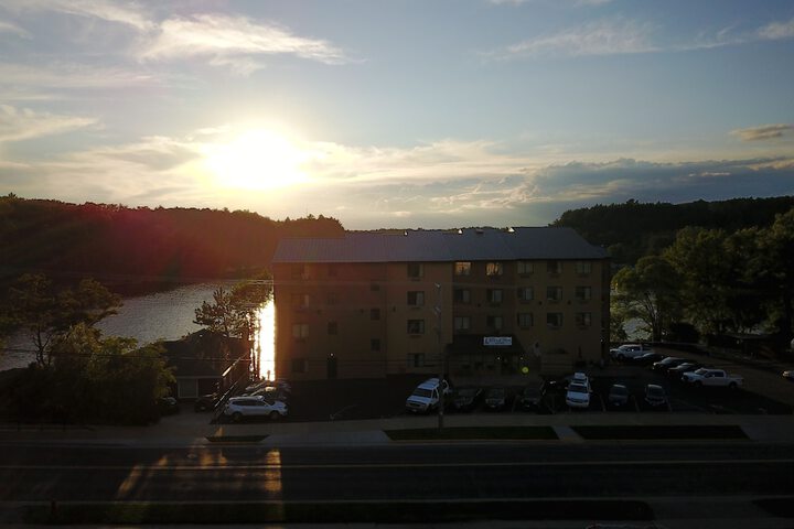 Natura Vue Resort & Boathouse