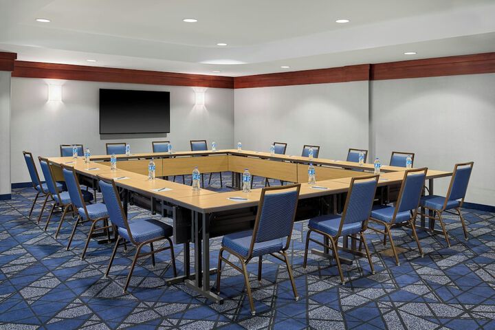 Courtyard by Marriott Kansas City Shawnee