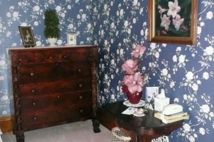 Room 27 of 51