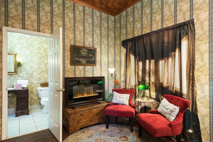 Room 42 of 62