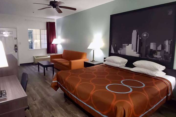 Room 10 of 18